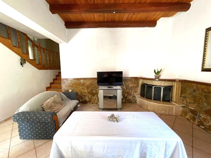 Image No.11-Propriété de 6 chambres à vendre à Sinarades