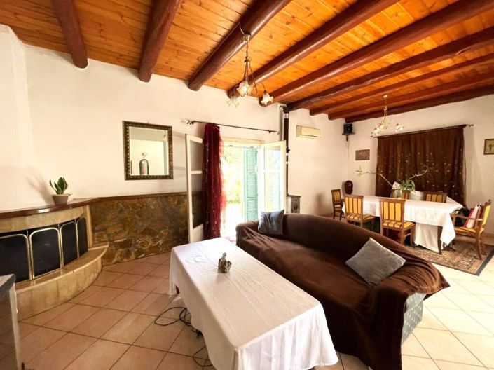 Image No.13-6 Bed Property for sale