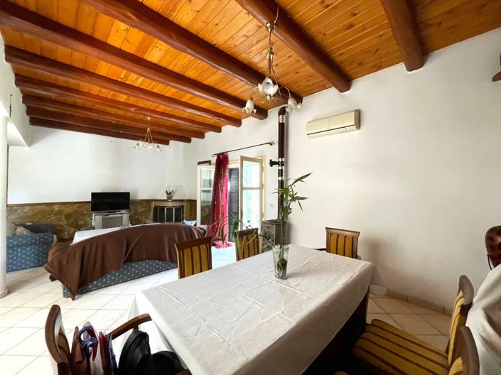 Image No.17-6 Bed Property for sale