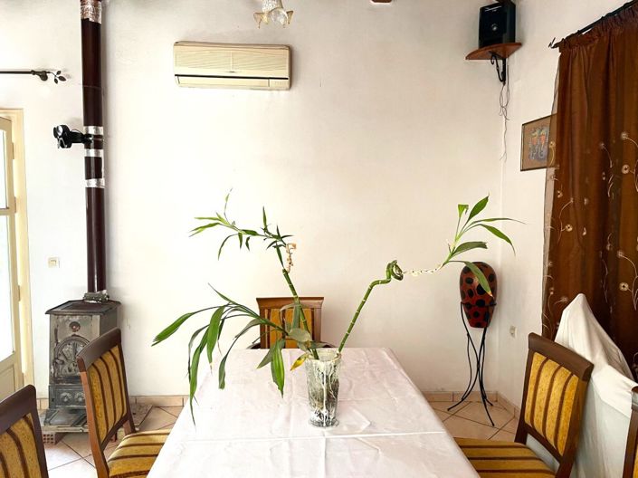 Image No.18-6 Bed Property for sale