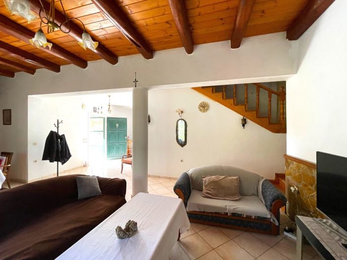 Image No.20-6 Bed Property for sale