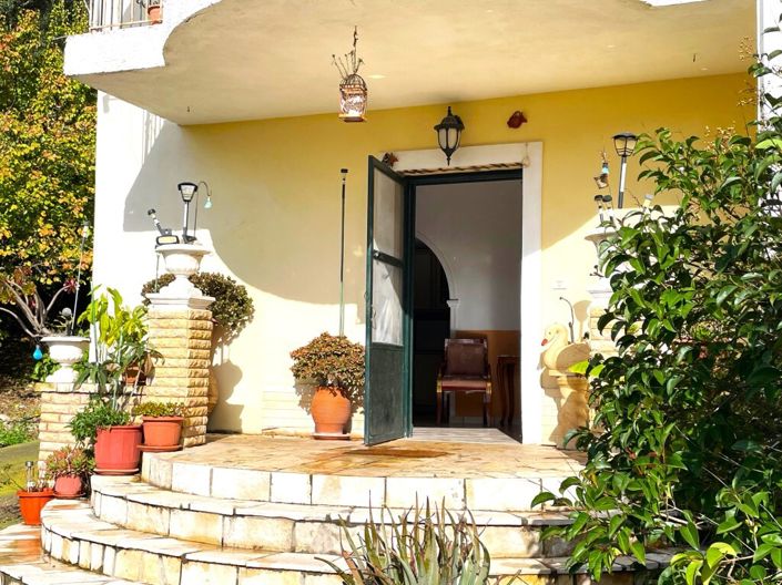 Image No.6-Propriété de 6 chambres à vendre à Sinarades