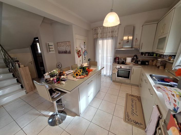 Image No.20-3 Bed Maisonette for sale