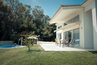 1 - Legrena, Villa