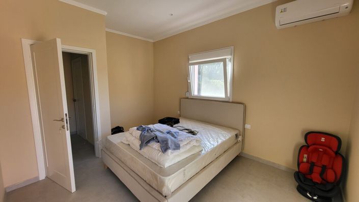 Image No.14-3 Bed Property for sale