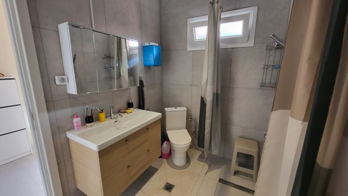 Image No.17-3 Bed Property for sale