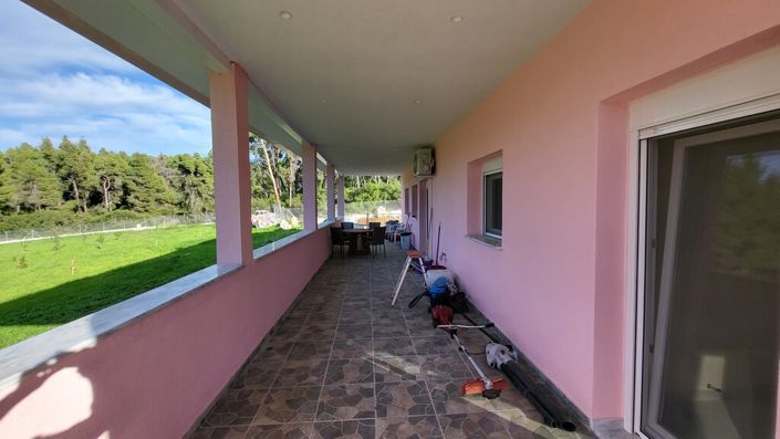 Image No.19-3 Bed Property for sale