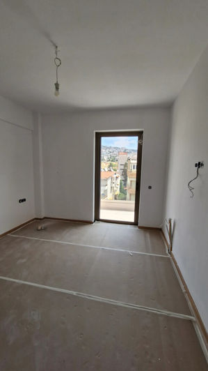Image No.18-3 Bed Flat for sale