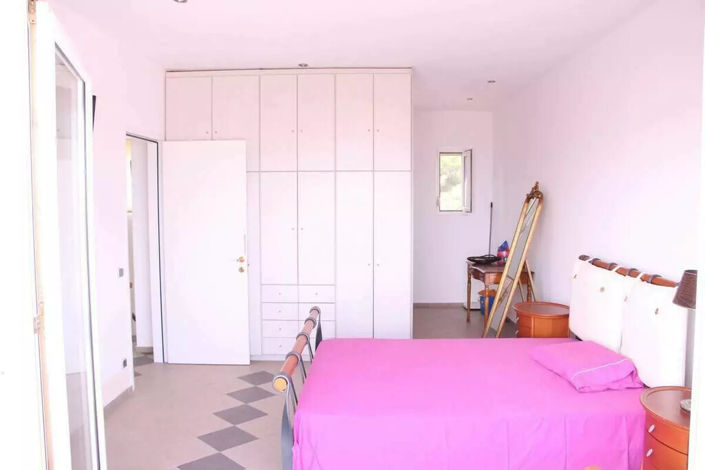 Image No.10-5 Bed Property for sale