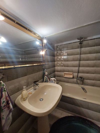 Image No.25-2 Bed Flat for sale