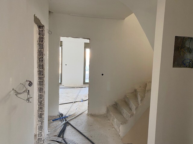 Image No.10-3 Bed Property for sale