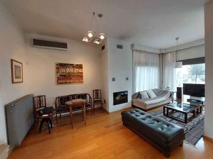 Image No.1-4 Bed Maisonette for sale