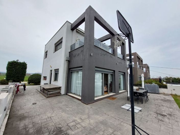 Image No.2-4 Bed Maisonette for sale