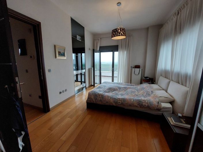 Image No.20-4 Bed Maisonette for sale