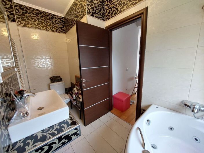 Image No.21-4 Bed Maisonette for sale