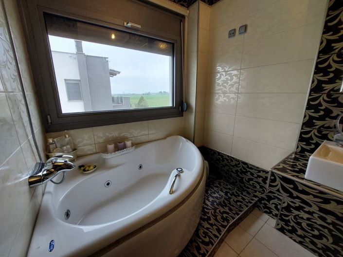 Image No.22-4 Bed Maisonette for sale