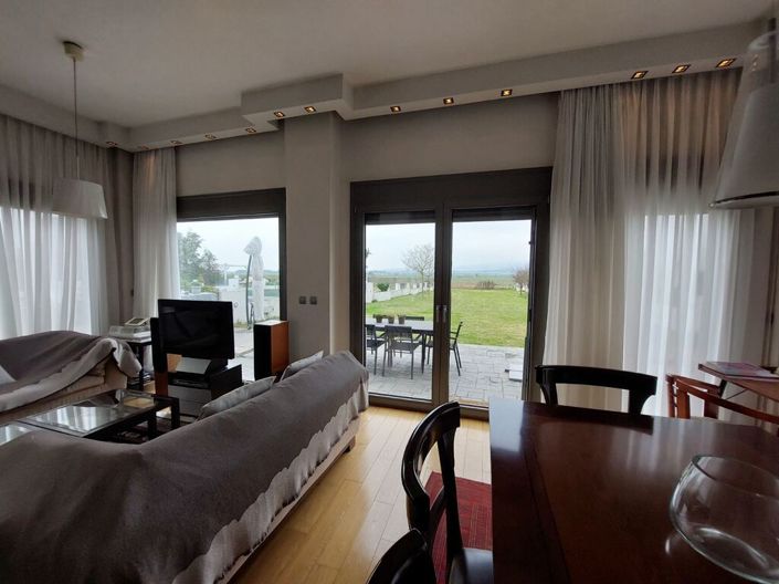 Image No.9-4 Bed Maisonette for sale