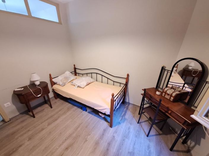 Image No.9-2 Bed Flat for sale