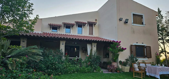 Image No.17-4 Bed Property for sale