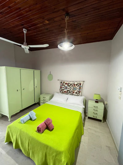 Image No.19-6 Bed Property for sale