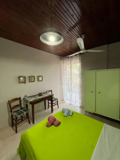 Image No.20-6 Bed Property for sale