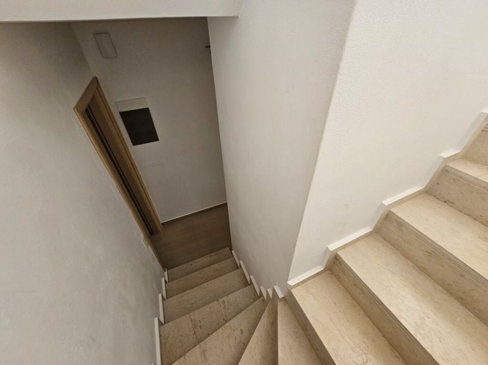 Image No.6-2 Bed Maisonette for sale