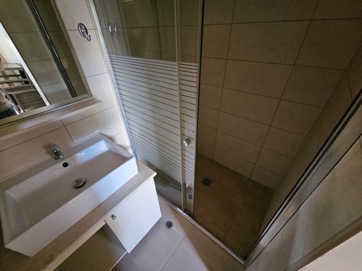 Image No.15-2 Bed Maisonette for sale