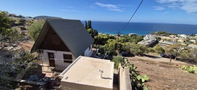 1 - Saronida, Property