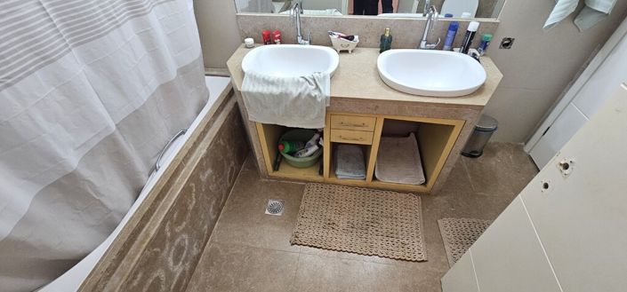 Image No.12-3 Bed Property for sale