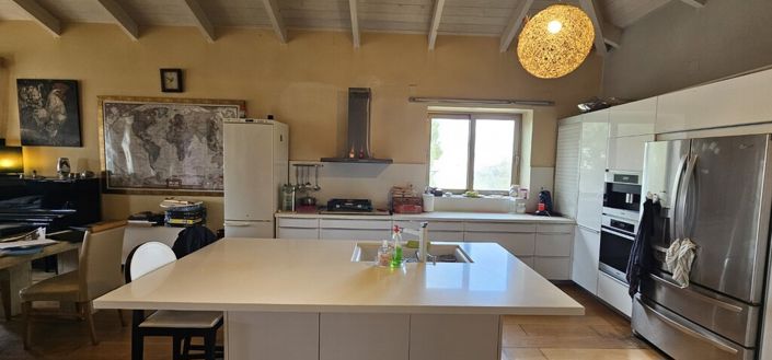 Image No.8-3 Bed Property for sale