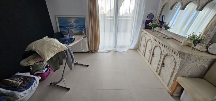 Image No.8-3 Bed Property for sale