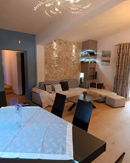 Image No.8-5 Bed Property for sale