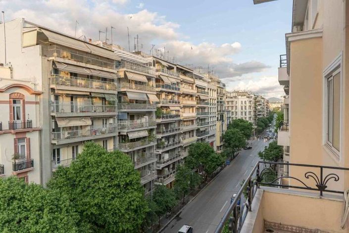 Image No.28-5 Bed Flat for sale