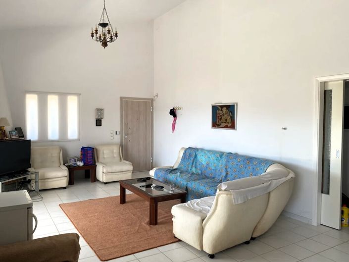 Image No.8-3 Bed Property for sale