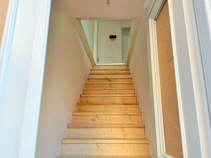 Image No.8-4 Bed Property for sale