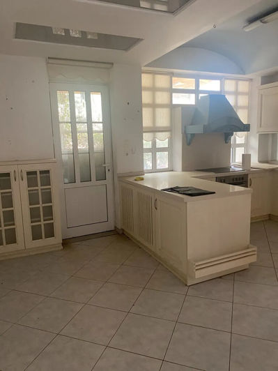 Image No.11-2 Bed Property for sale