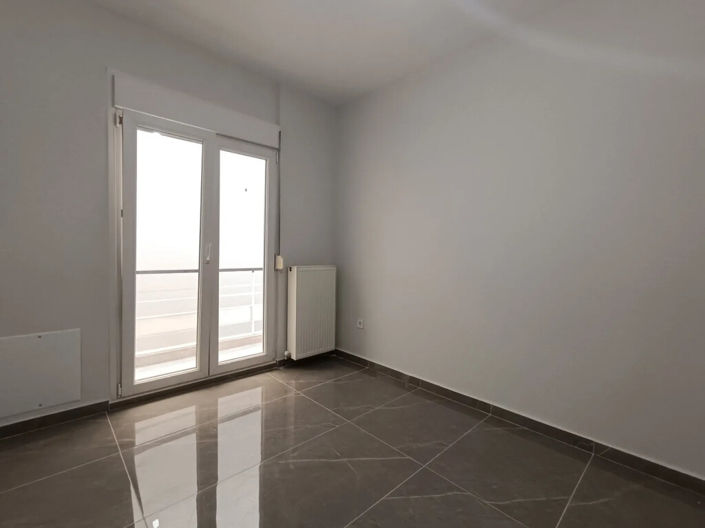 Image No.8-2 Bed Flat for sale