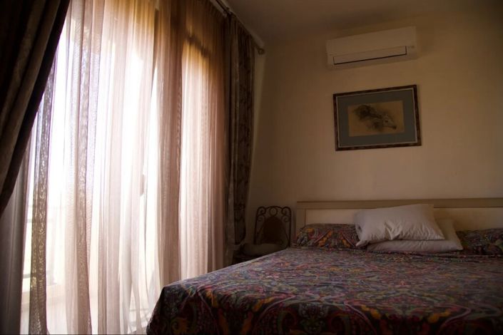 Image No.13-4 Bed Property for sale