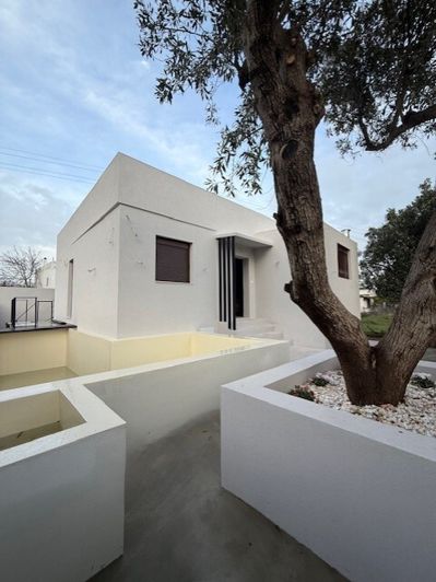 Image No.23-3 Bed Property for sale