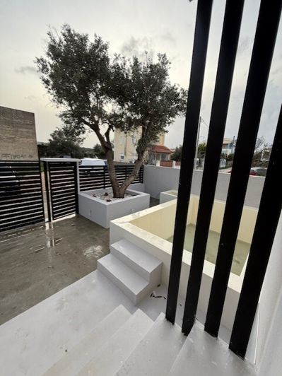 Image No.25-3 Bed Property for sale