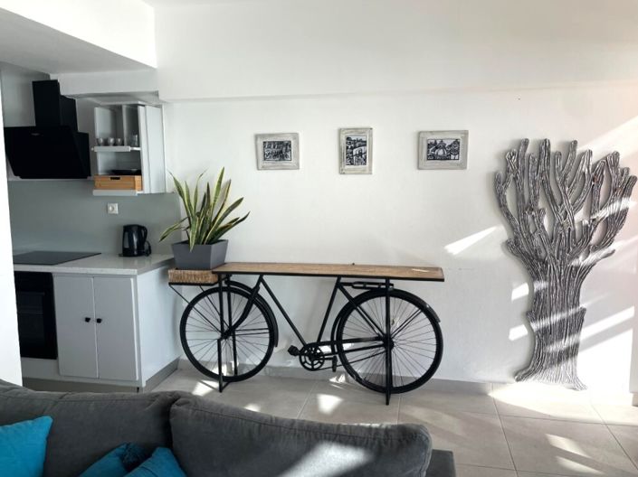 Image No.8-2 Bed Flat for sale