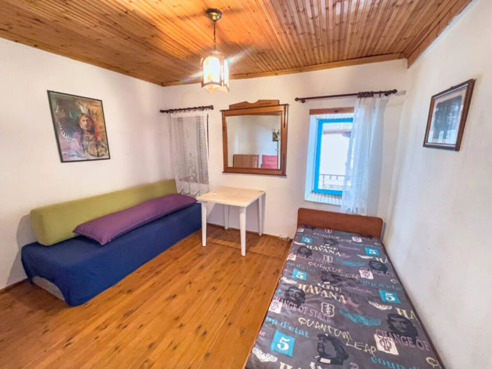 Image No.10-2 Bed Property for sale