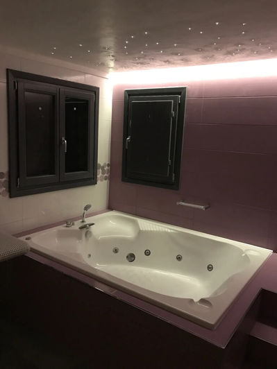 Image No.25-3 Bed Commercial for sale