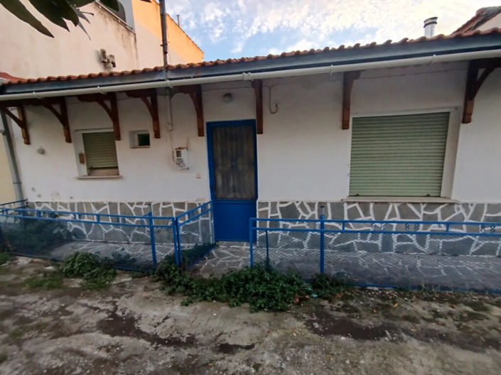 Image No.12-1 Bed Property for sale