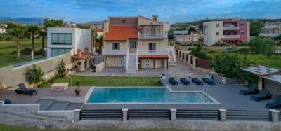 1 - Agia Marina, Villa