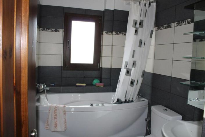 Image No.17-5 Bed Property for sale