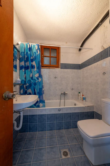 Image No.18-5 Bed Property for sale