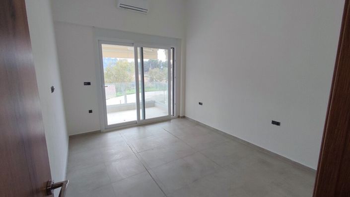 Image No.17-3 Bed Maisonette for sale