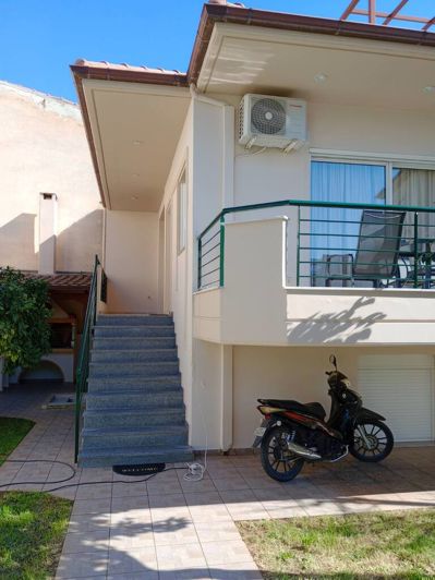 Image No.10-2 Bed Property for sale