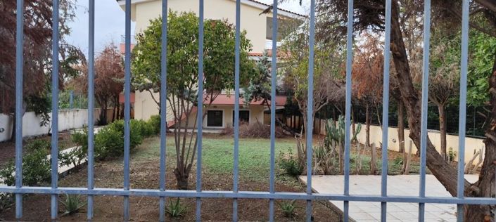 Image No.4-4 Bed Property for sale